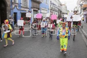 MANIFESTACIÓN . PAYASOS