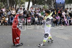 ZÓCALO . PAYASOS