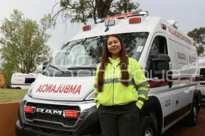 TLAXCALA . ENTREGA AMBULANCIAS