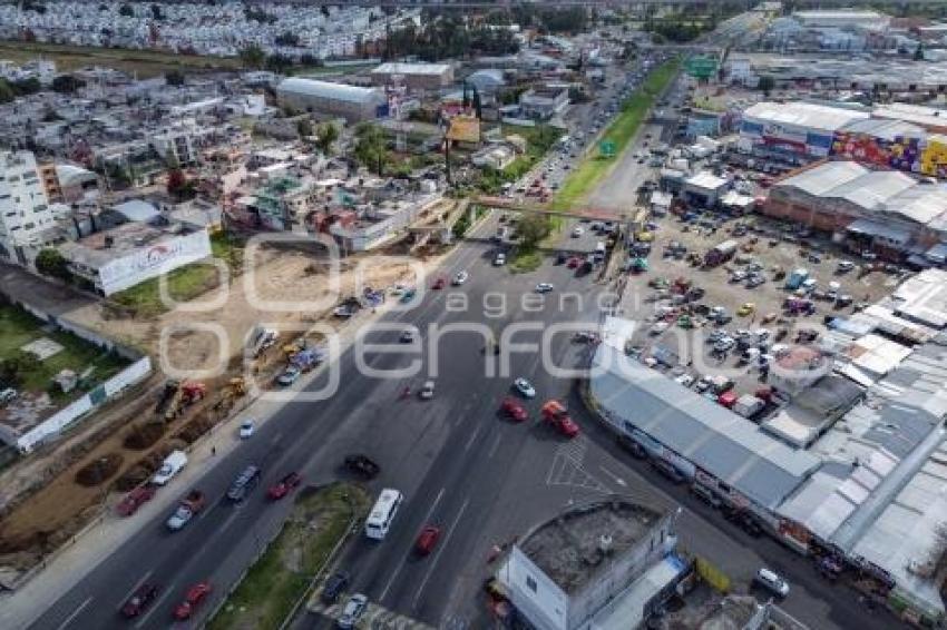 CENTRAL DE ABASTO . PASO VEHICULAR