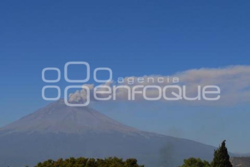 VOLCÁN POPOCATÉPETL . FUMAROLA