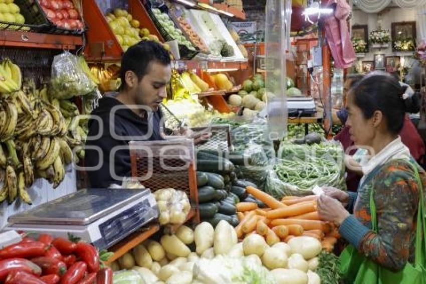 FIESTAS DECEMBRINAS . MERCADOS