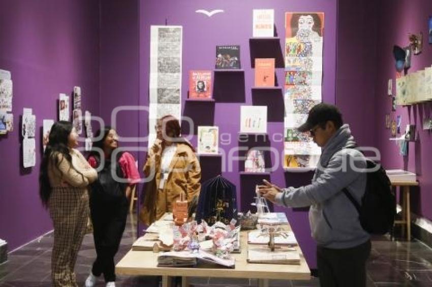 EXPOSICIÓN . LIBROS DEL PAPEL AL ASOMBRO