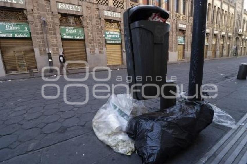 AÑO NUEVO . BASURA