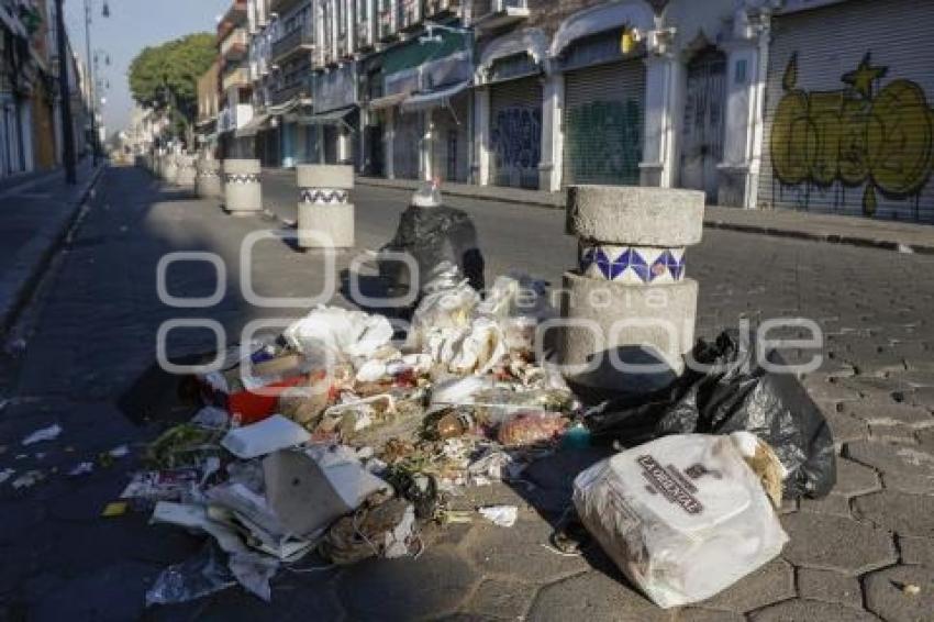 AÑO NUEVO . BASURA