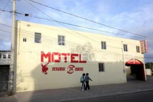 MOTEL . MIGRANTES