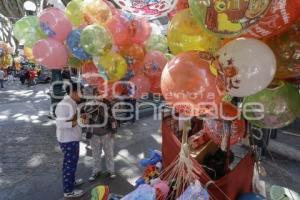 DÍA DE REYES . GLOBOS