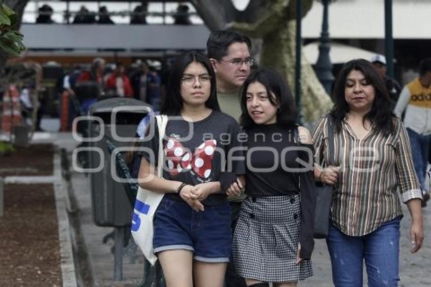 ZÓCALO . FAMILIAS