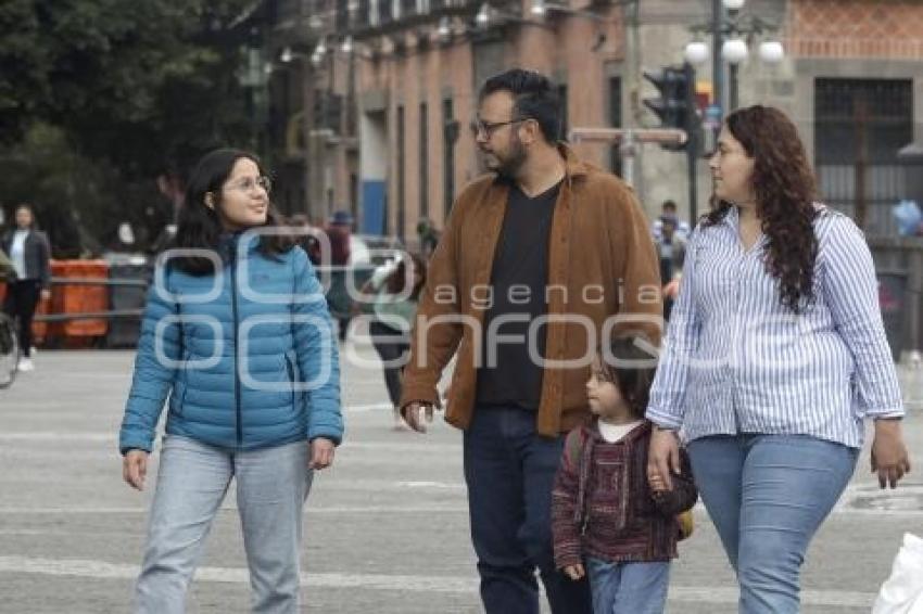 ZÓCALO . FAMILIAS