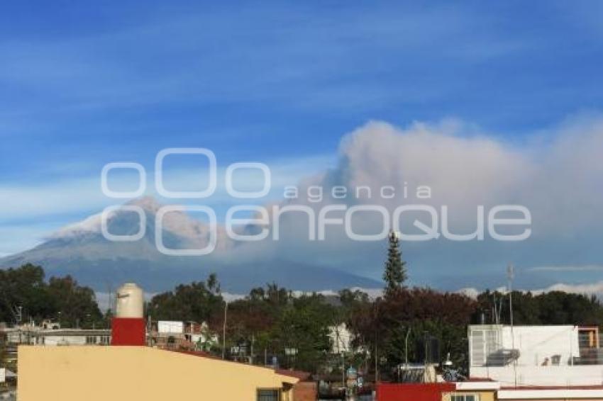 VOLCÁN POPOCATÉPETL . FUMAROLA