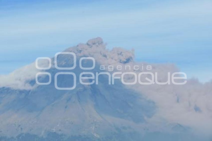 VOLCÁN POPOCATÉPETL . FUMAROLA