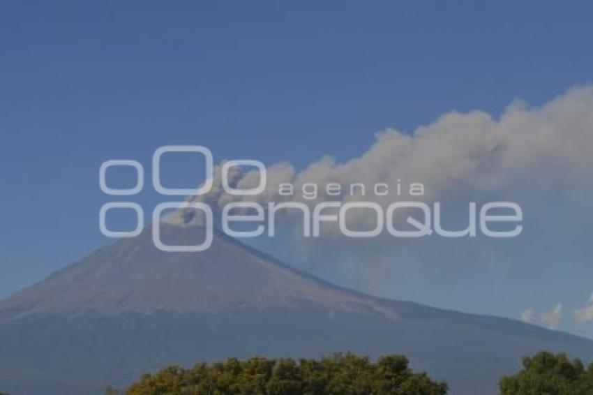 VOLCÁN POPOCATÉPETL . FUMAROLA