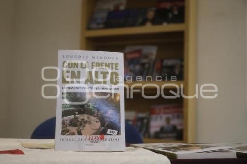 LIBRO . CON LA FRENTE EN ALTO