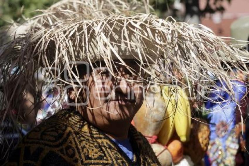 SAN PEDRO CHOLULA . DESFILE DE MASCARITAS