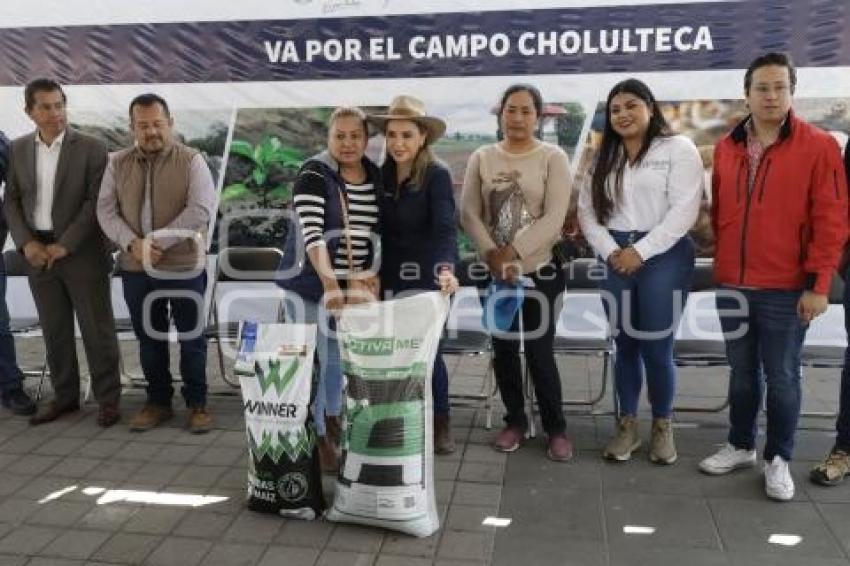 SAN PEDRO CHOLULA . ENTREGA FERTILIZANTE