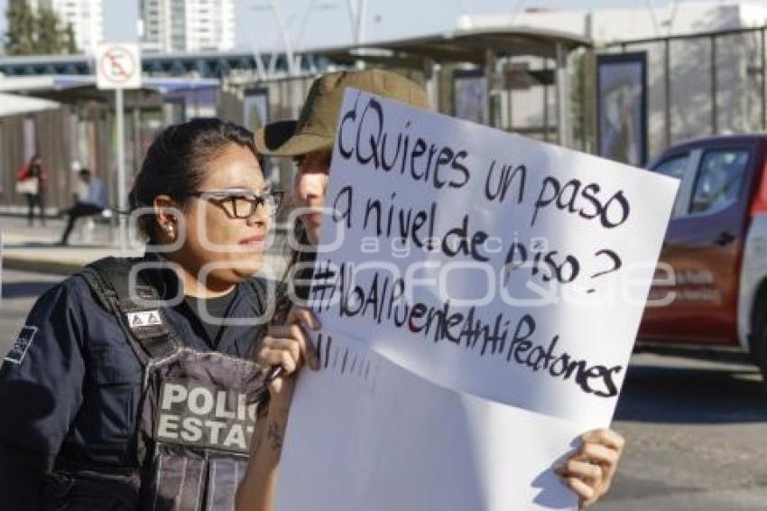 VÍA ATLIXCÁYOTL . MANIFESTACIÓN