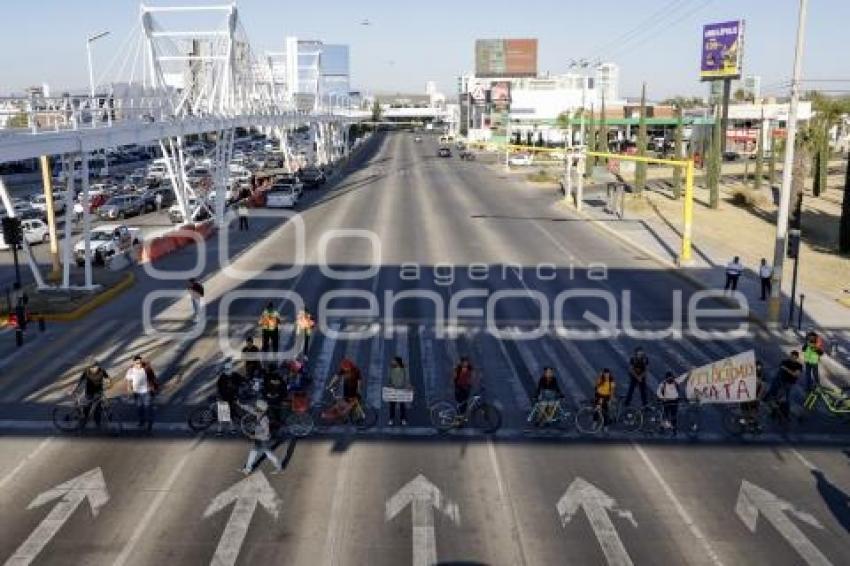 VÍA ATLIXCÁYOTL . MANIFESTACIÓN