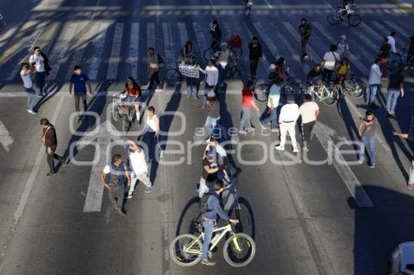 VÍA ATLIXCÁYOTL . MANIFESTACIÓN