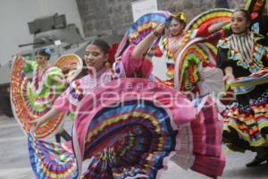 MUESTRA DE DANZA FOLKLÓRICA