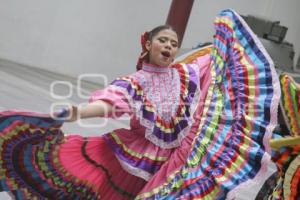 MUESTRA DE DANZA FOLKLÓRICA