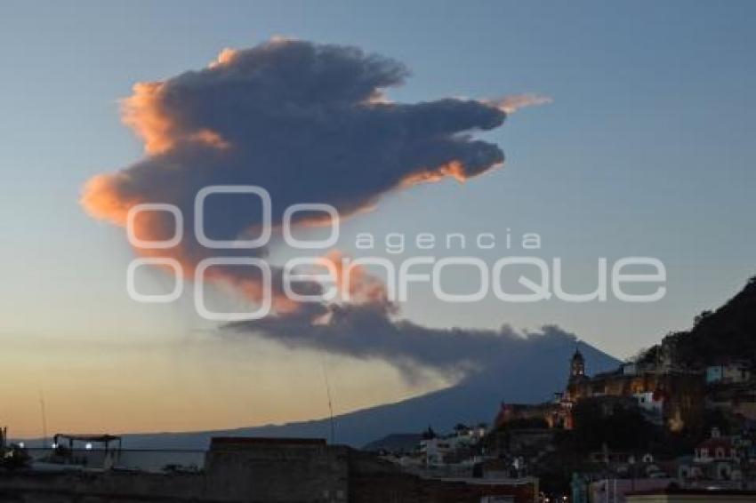 VOLCÁN POPOCATÉPETL . FUMAROLA