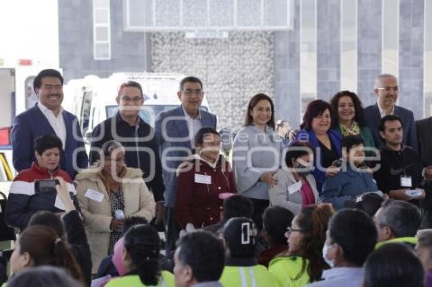 GOBIERNO ESTATAL . ENTREGA DE AMBULANCIAS