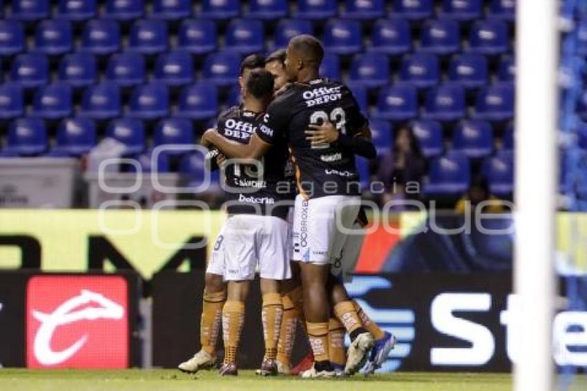 FÚTBOL . CLUB PUEBLA VS PACHUCA