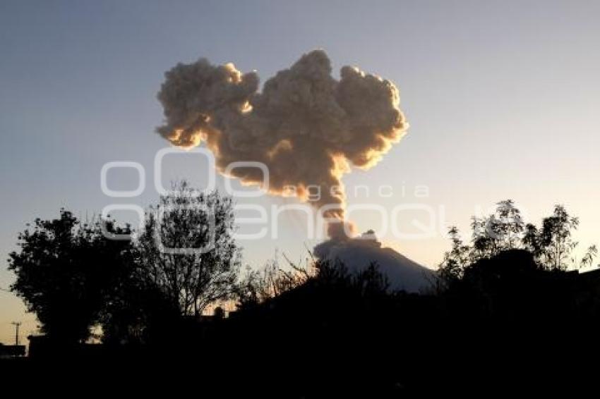 VOLCÁN POPOCATÉPETL . FUMAROLA