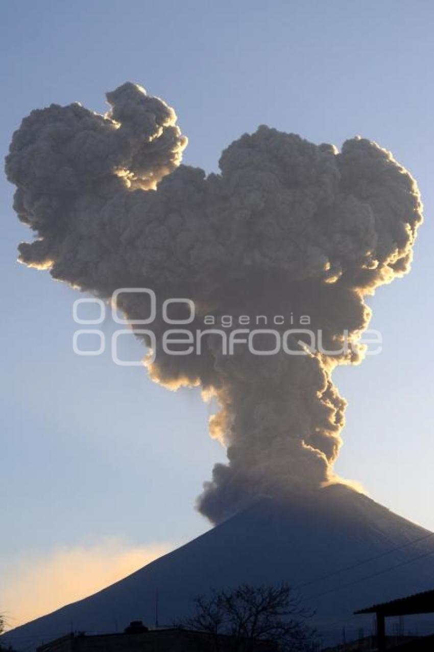 VOLCÁN POPOCATÉPETL . FUMAROLA