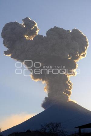 VOLCÁN POPOCATÉPETL . FUMAROLA