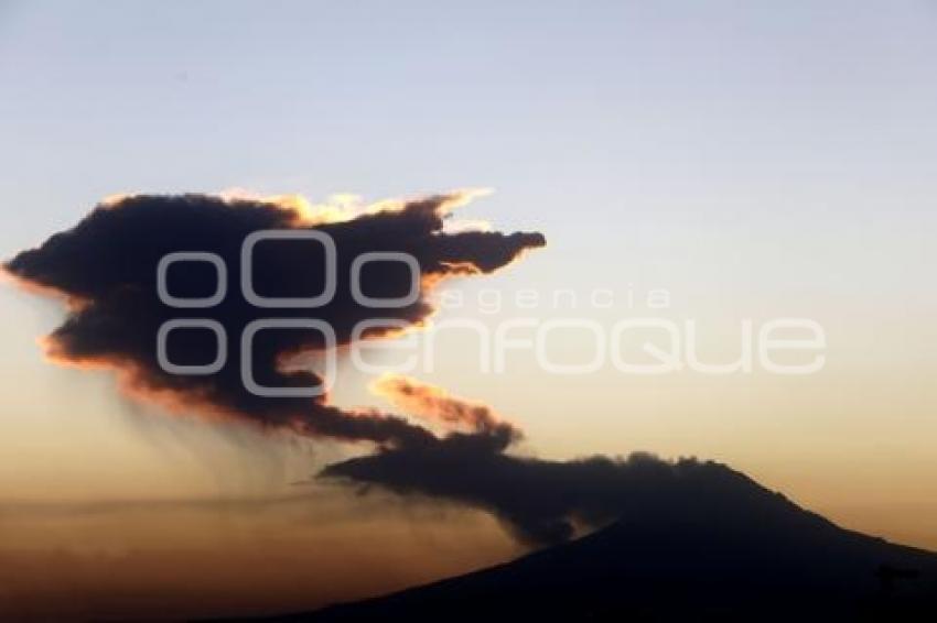 VOLCÁN POPOCATÉPETL . FUMAROLA