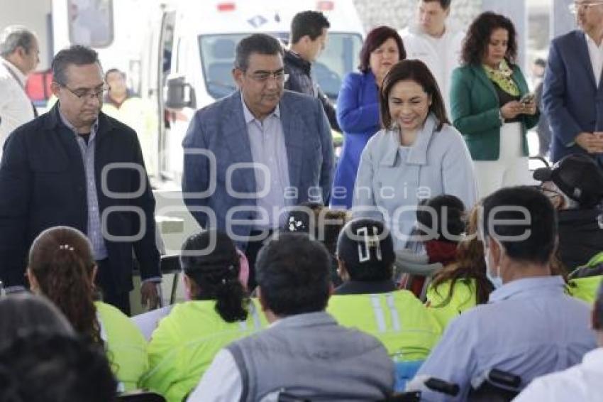 GOBIERNO ESTATAL . ENTREGA DE AMBULANCIAS