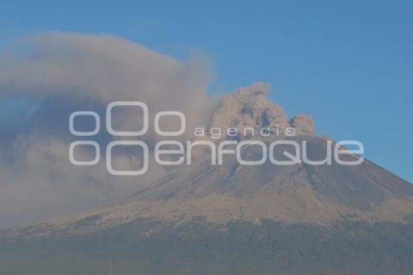 VOLCÁN POPOCATÉPETL . FUMAROLA