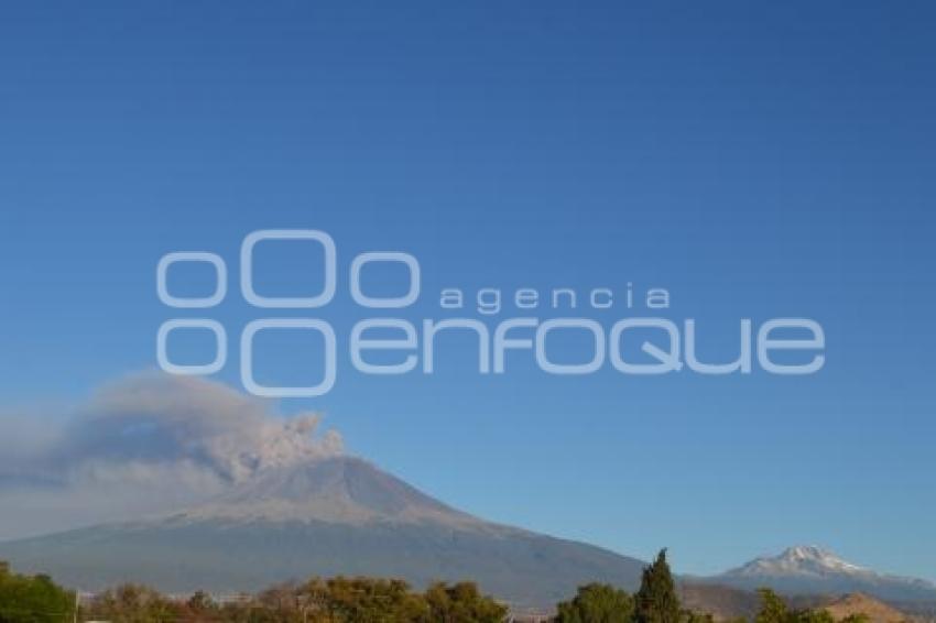 VOLCÁN POPOCATÉPETL . FUMAROLA