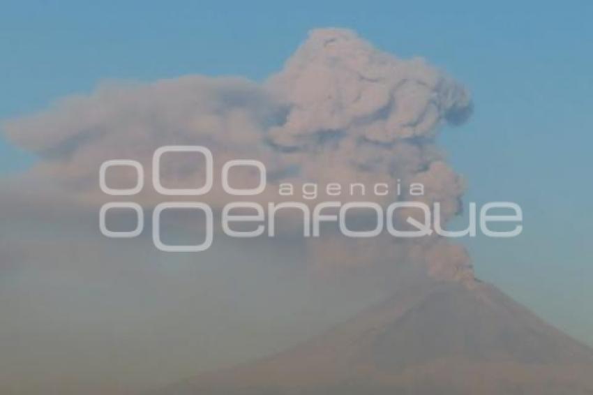 VOLCÁN POPOCATÉPETL . FUMAROLA