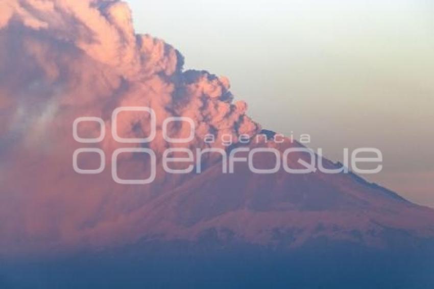 VOLCÁN POPOCATÉPETL .FUMAROLA