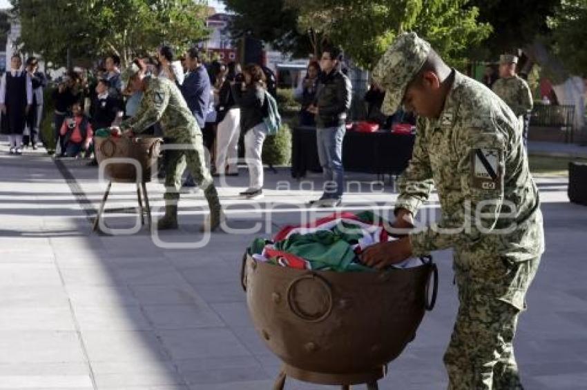 SAN ANDRÉS CHOLULA . INCINERACIÓN DE BANDERAS