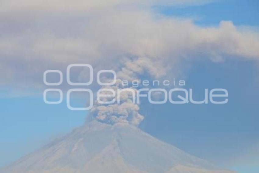 VOLCÁN POPOCATÉPETL . FUMAROLA