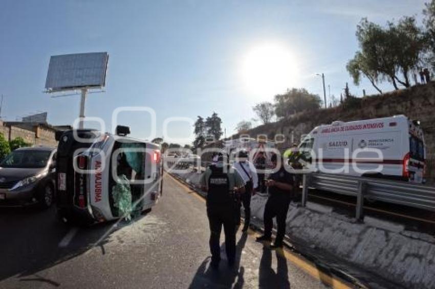 TLAXCALA . VOLCADURA AMBULANCIA