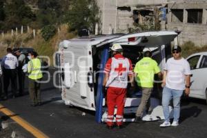 TLAXCALA . VOLCADURA AMBULANCIA