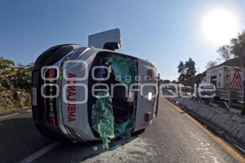 TLAXCALA . VOLCADURA AMBULANCIA