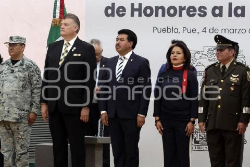 BINE . HONORES A LA BANDERA