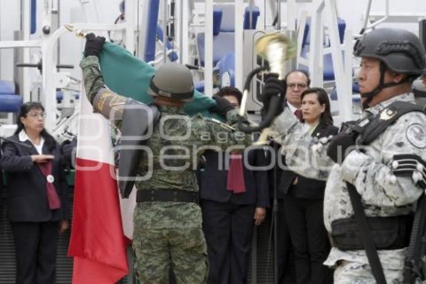 BINE . HONORES A LA BANDERA