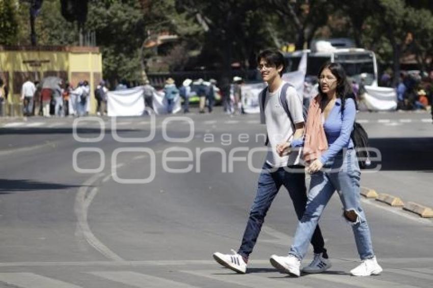 MANIFESTACIÓN . BULEVAR 5 DE MAYO