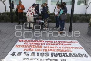 JUBILADOS BUAP . MANIFESTACIÓN