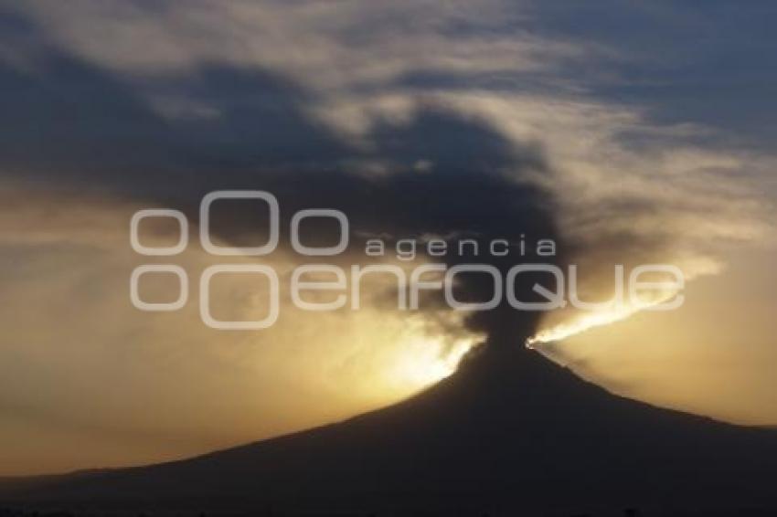 ATARDECER . POPOCATÉPETL