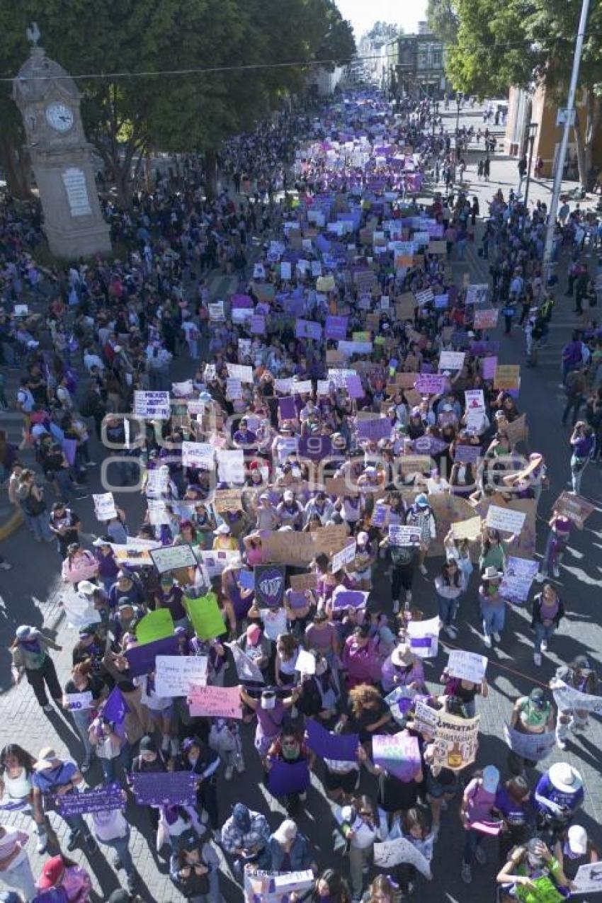 8M . MARCHA