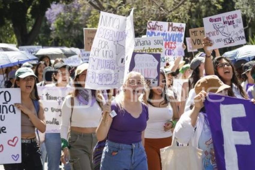 8M . ESTUDIANTES BUAP