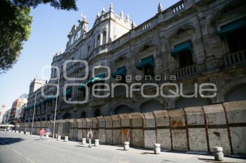 ZÓCALO . VALLAS METÁLICAS