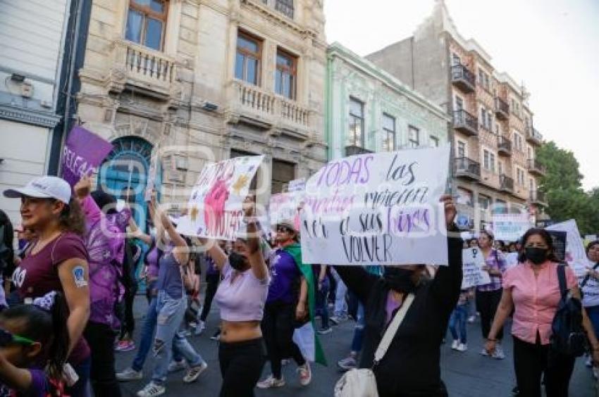 8M . MARCHA